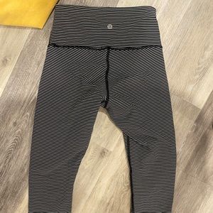 Lululemon wunder under leggings, size 6
